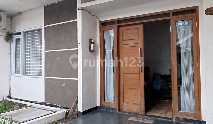 Price Drop! Renovated in Muara Lebar Complex 10 Meters Price Drop! Renovated in Muara Lebar Complex 10 Meters