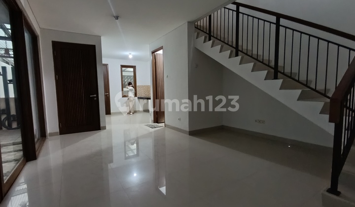 Well-Maintained 2-Story House in Buahbatu Square Near Highway