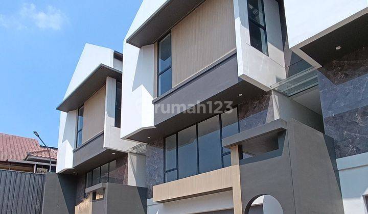 Rumah 3 Lantai Baru Setraduta Minimalis Luxury 1