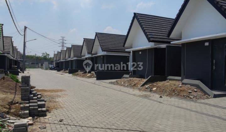 Rumah baru modern di dekat TKI 1