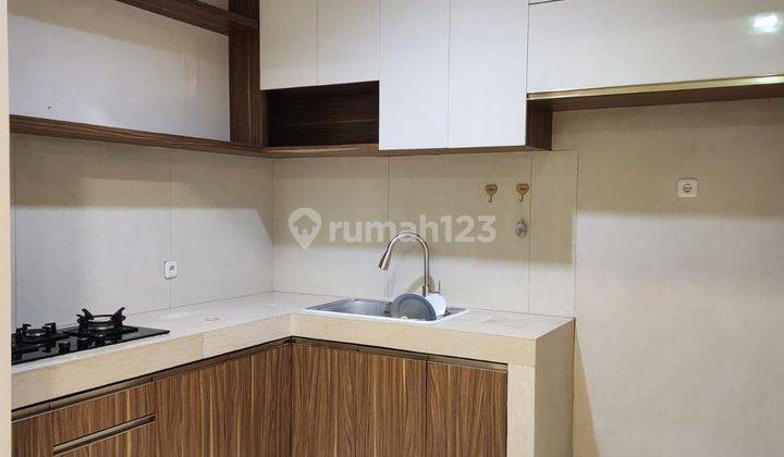 Rumah cantik semi furnished di pusat kota  2