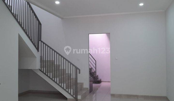 Rumah baru 2 lantai sangat strategis di pusat kota Bandung 2