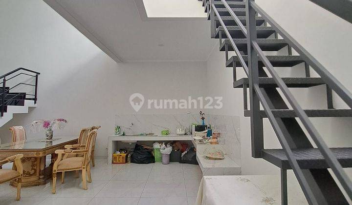 Rumah bagus seperti baru d komplek Singgasana 1