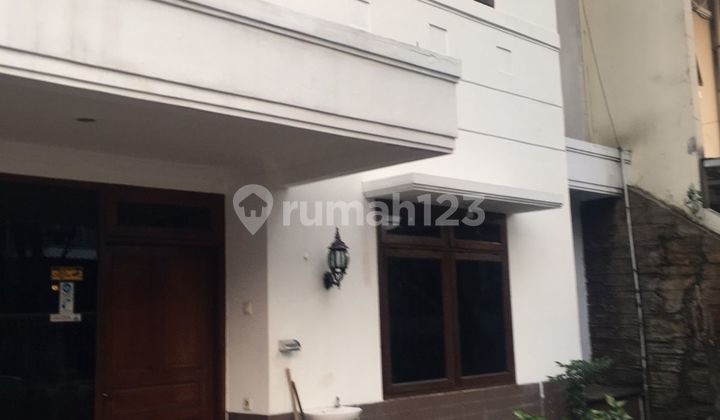 Rumah Besar Disewakan Di Batununggal Indah 1
