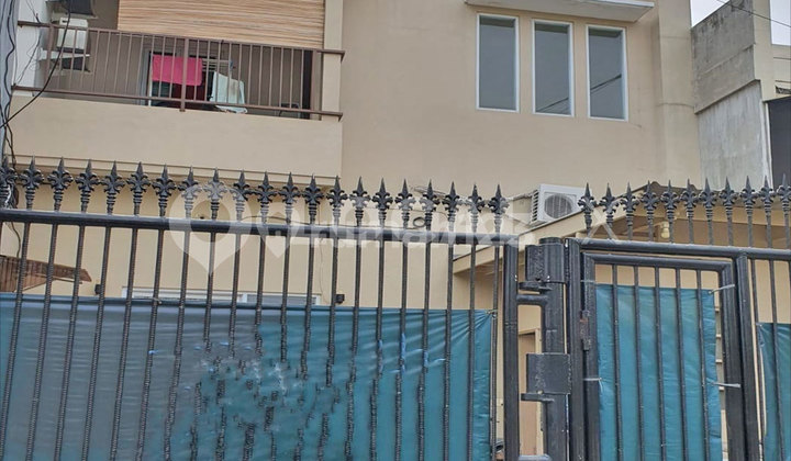 White Ivory House Kelapa Gading, North Jakarta