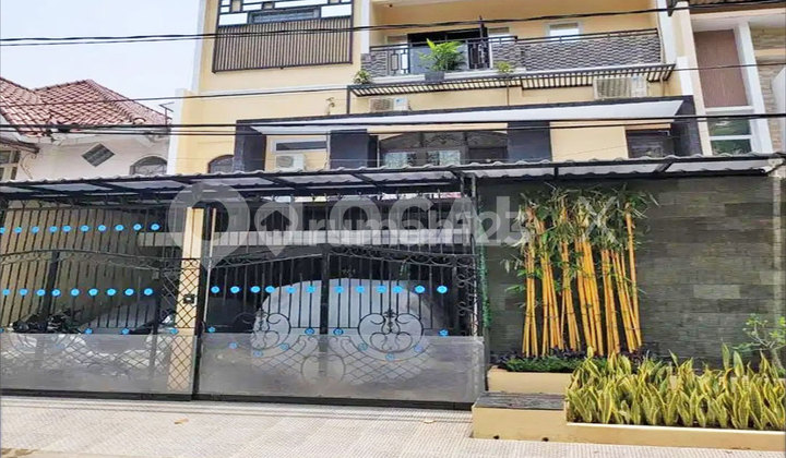 Rumah Janur Elok Kelapa Gading, Jakarta Utara