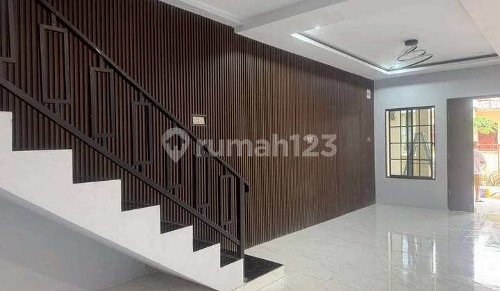 Dijual Cepat Rumah 2 Lantai Siap Renov di Plamo Garden Batam Center 2