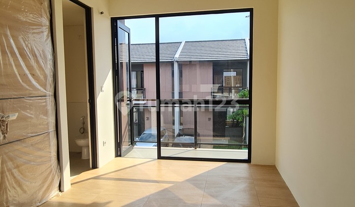 Rumah 2 Lantai Di Cendana Livin, Park Serpong, Kondisi Baru, Siap Huni.