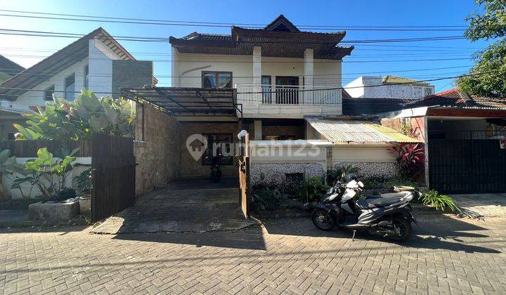 Modern house for sale with a calm atmosphere in Jimbaran 1