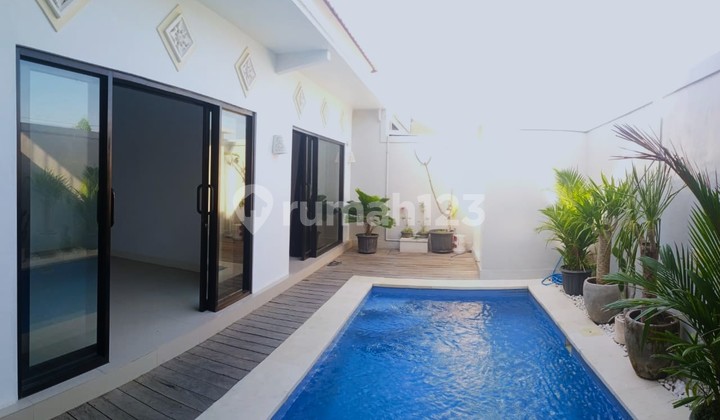 Villa Cantik Minimalis + Rooftop Di Kerobokan Villa Cantik Minimalis + Rooftop Di Kerobokan