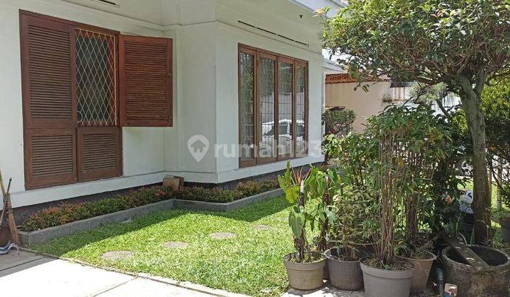 Rumah Minimalis Modern Tengah Kota, Lokasi Strategis di Sayap Gatot Subroto 1