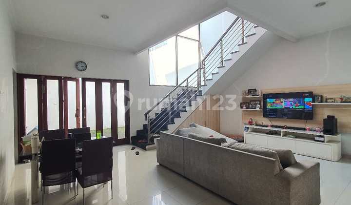 Rumah Cakep Mewah Siap Huni Semi Furnish Di Singgasana Pradana, Mekar Wangi 2