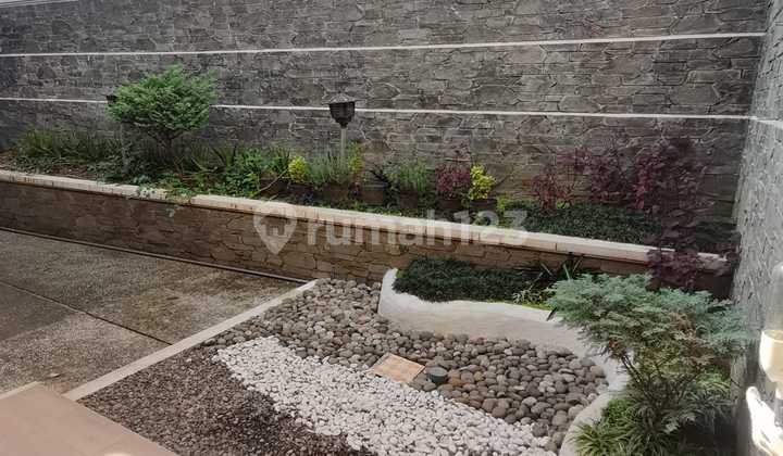 Cool Lux Good House in the City Center at Istana Regency Pasteur Complex 2