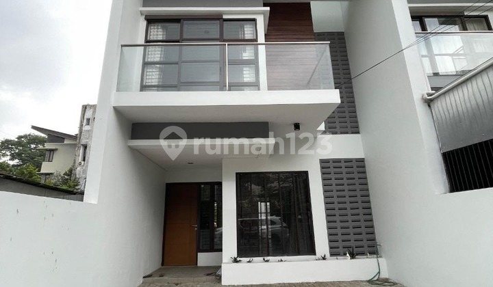 Rumah Lux Bagus Lokasi Strategis Siap Huni Di Jl. Sutami