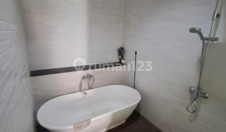 Rumah Bagus Lux Semi Furnished Harga NJOP di Setiabudi 2