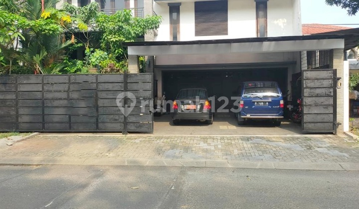 Dijual rumah 2 lantai siap huni di Boulevard kota Wisata Cibubur Dijual rumah 2 lantai siap huni di Boulevard kota Wisata Cibubur