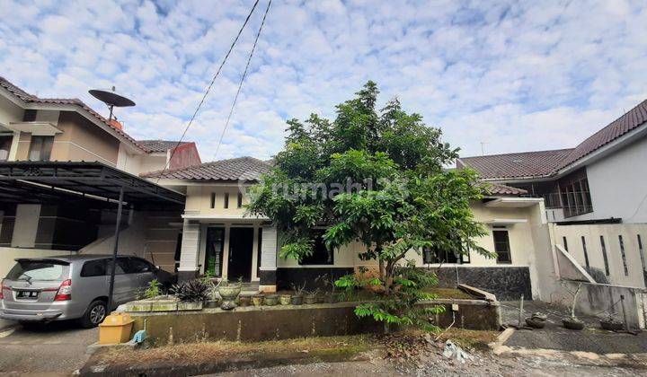 Rumah dengan Furnish siap huni di sentul 1