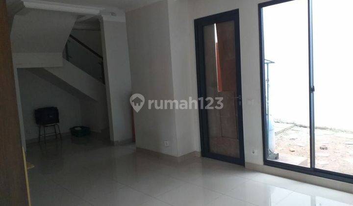 Dijual rumah 2 lantai siap huni di bellwood 2