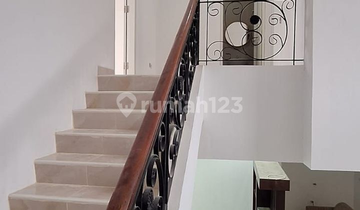 Dijual rumah siap huni 2 lantai di kawasan kota wisata cibubur  2