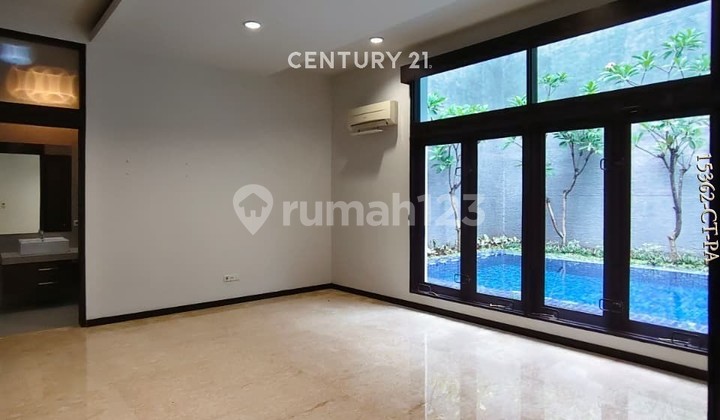 Disewakan Rumah Modern dengan Pool di Pondok Indah 2