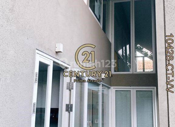 Rumah Bergaya Industrial Semi Furnished Di Jakarta Selatan 2