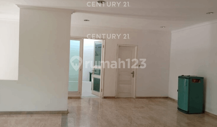 Disewa Rumah Hook Semi Furnished Siap Huni di Pondok Indah 2