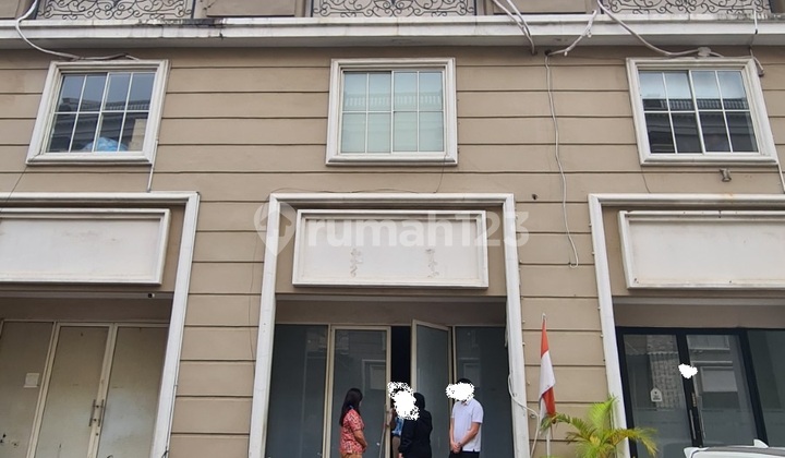 Dijual / Disewakan Ruko 4 Lantai Strategis Siap Usaha di CBD Green Lake City Cipondoh