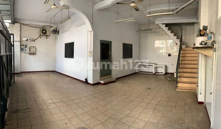 For Sale / Rent 3-Story East-Facing House in Jelambar Fajar, North Jakarta 2