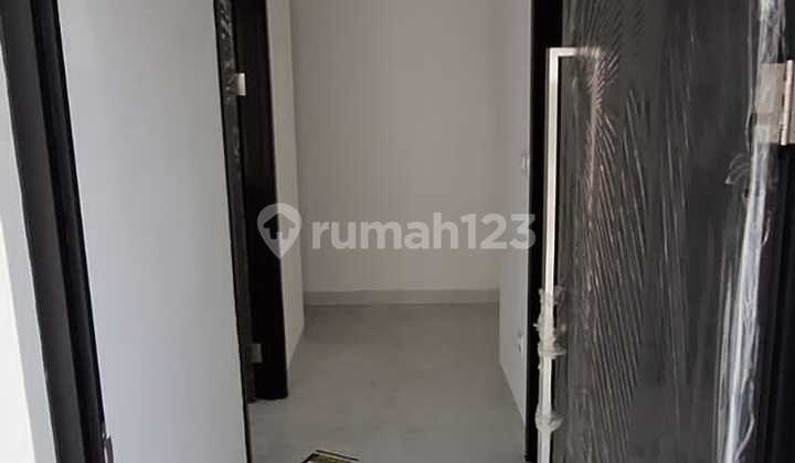 Elite 3-Story House in Golf Island Cluster Harmoni Pik, North Jakarta 2