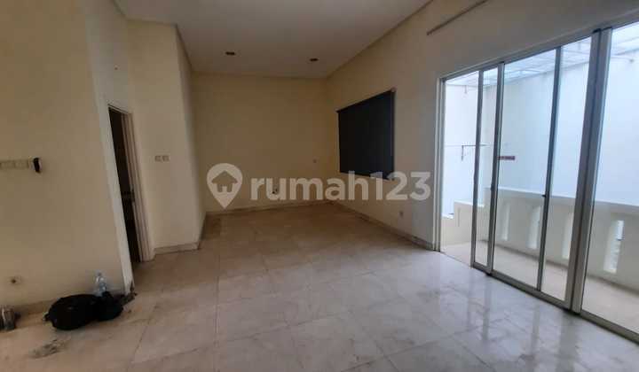 Strategically Located Ready-to-Occupy House in Crown Golf Cluster, North Jakarta PIK 2