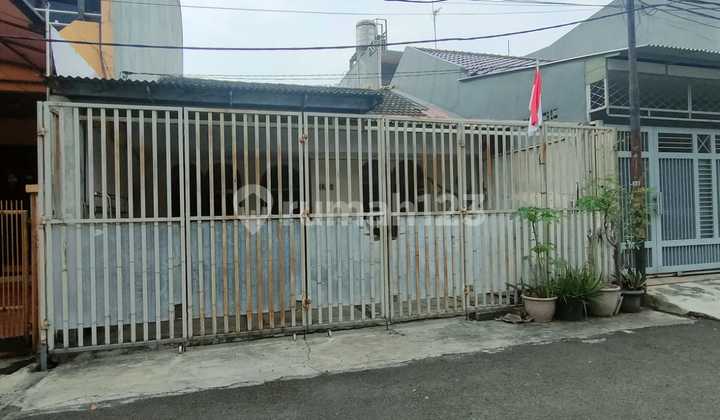 Jual Cepat Bangunan Rumah Siap Huni Area Taman Kota Jakarta Barat Dekat Stasiun 2