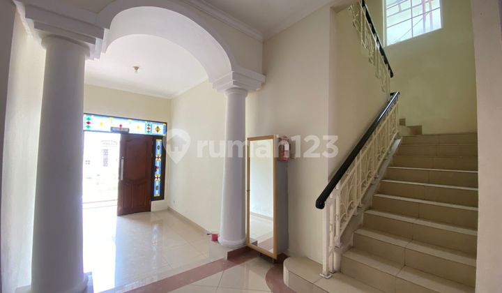 Disewakan Rumah Kondisi Furnish Area BGM PIK Jakarta Utara Siap Huni  2