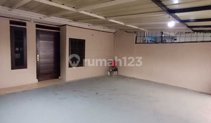 Rumah Dengan Ruangan Besar Area Karang Tengah Tangerang Siap Huni 2