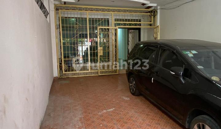 Bangunan Komersil Ruko 3,5 Lantai Cocok untuk Kantor Area Kebon Kacang Jakarta Pusat