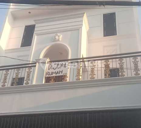 House With New Building in Jembatan Lima Area, Tambora, West Jakarta