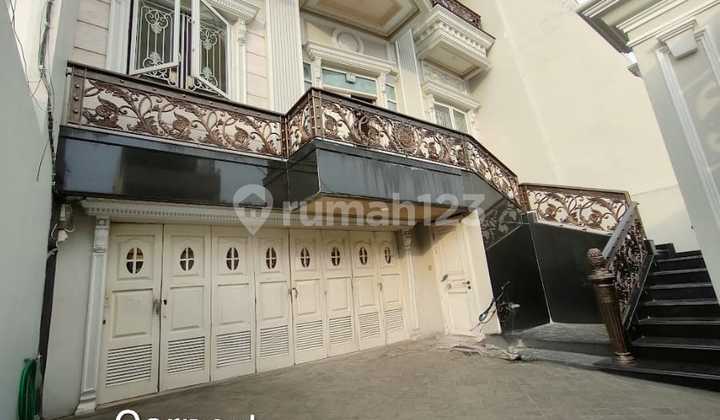 Rumah Mewah Old Money Vibes Area Taman Palem Lestari Jakarta Barat
