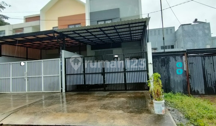 Rumah Bergaya Modern Lokasi Strategis di Kavling Dki Jakarta Barat Siap Huni