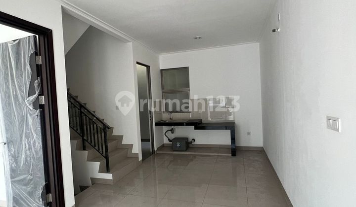 Disewakan rumah pik2 depan ,  uk:6x12,5m2  3+1KT unfurnish