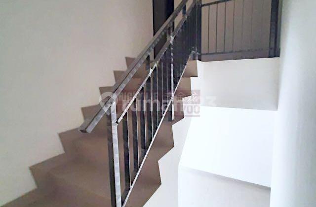 Disewakan rumah pik2 depan ,  uk:6x12,5m2  3+1KT unfurnish 2