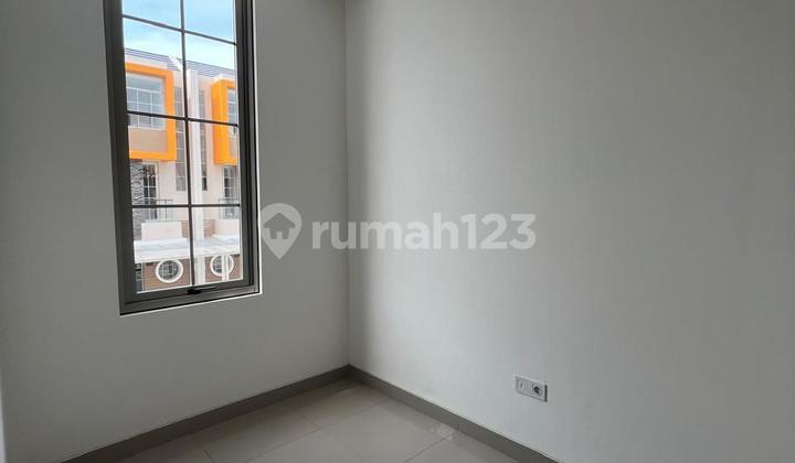 jual rugi, BU rumah pik2 ,3 lantai uk: 4,5x10m2 3KT siap huni  2