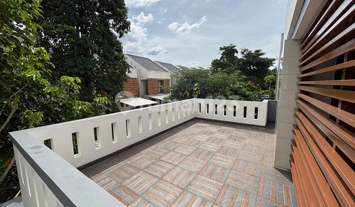 Awesome, the interior of the Eminent Prestigia house in BSD is fully furnished. 2