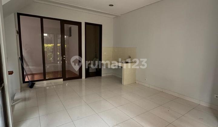 WHELFORD BSD Greenwich Park 3-Storey Super Neat House 2