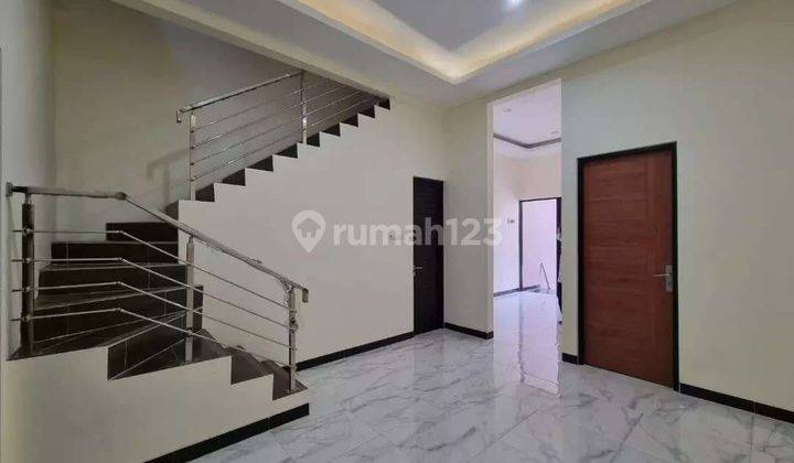 Rumah Scandinavian di Mulyosari SHM Baru 2