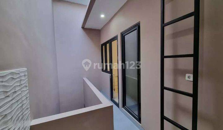 Rumah scandinavian di mulyosari 2 Lantai SHM Selatan 2