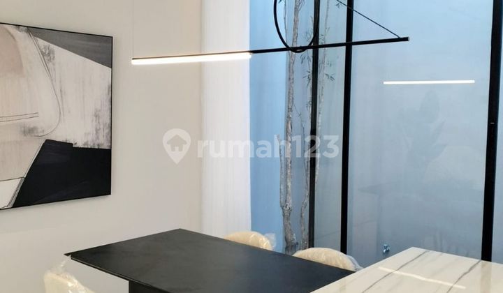 ruang makan rumah baru sutorejo dekat mulyosari,babatan