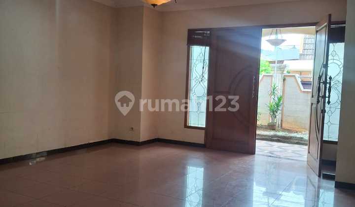 House Price Drop at Hoek Kelapa Molek – 3-Car Access, Attractive Price