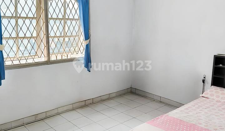 For Sale: 2-Story Standard House in Pejaten Barat, Land Area 215M2 with 6 Bedrooms, Price 5.5M Negotiable.