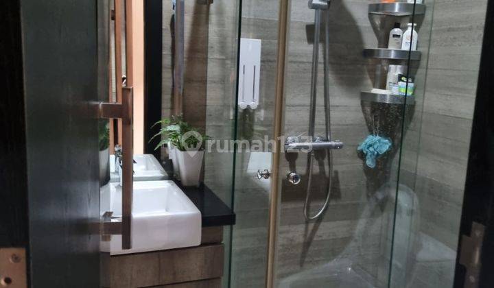 Rumah Minimalis 2.5 lantai rapi semifurnised hadap timur di gading puspa  9