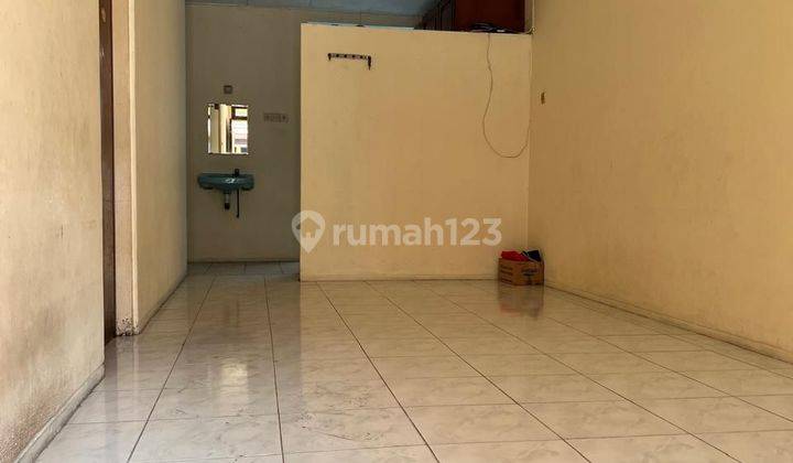 Sewa Rumah Unfurnised Standar Baru di rapihin 1,5 Lantai ukuran 6 x 17 di Janur kuning 2