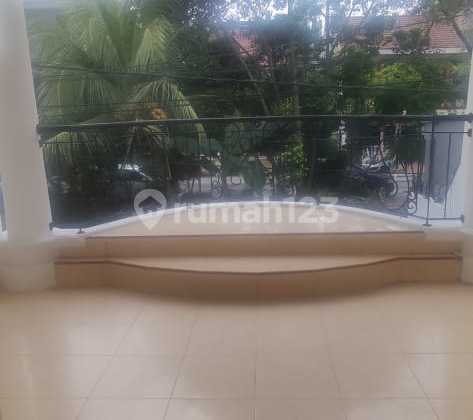 Jual Cepat Rumah Bangunan 2 Lantai Unfurnised LT 104 M2 Harga 2,3 M Sekarang di Bcs Kelapa Gading